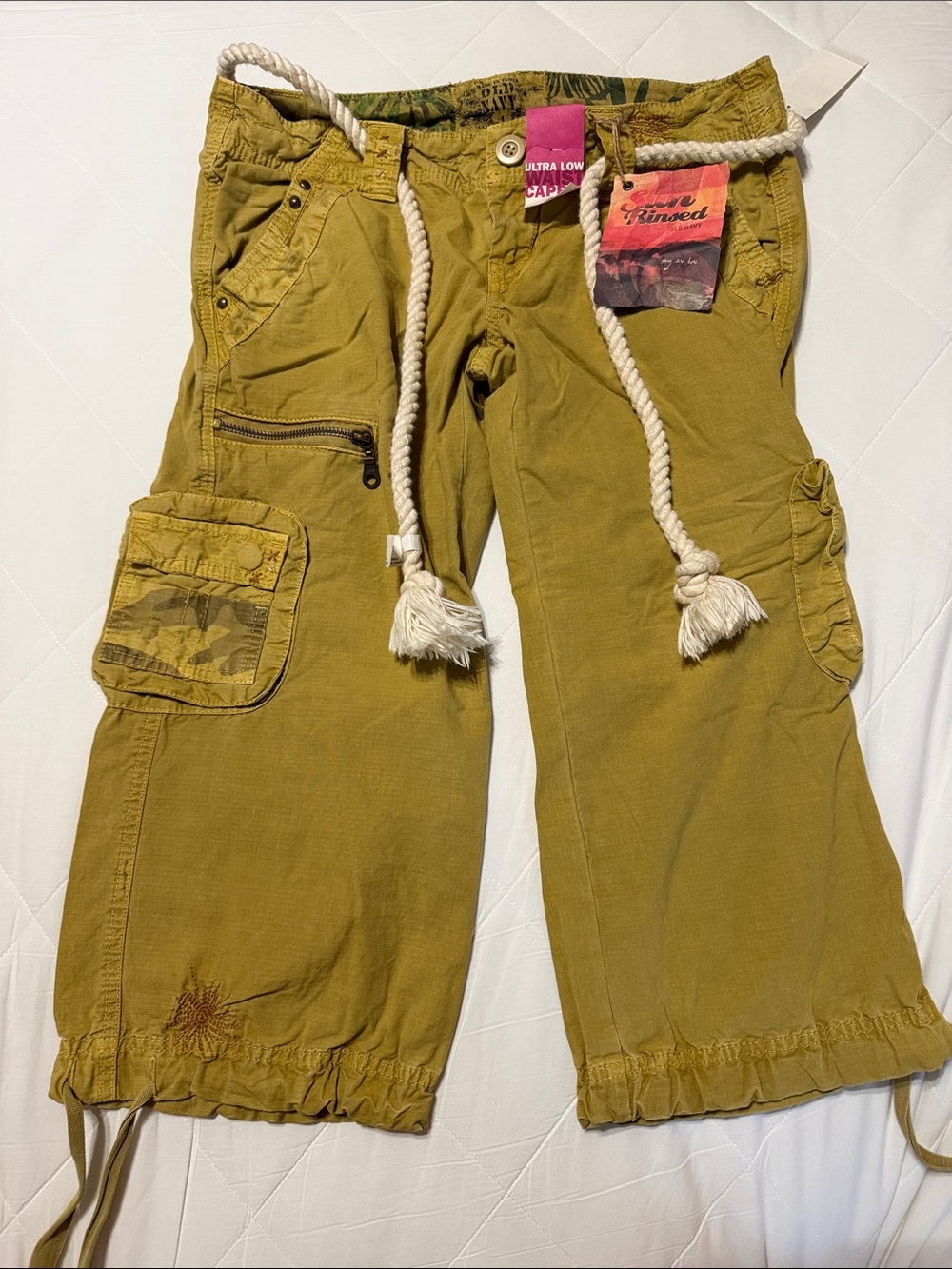 NWT Vintage Y2K Embroidered Cargo Capri Pants